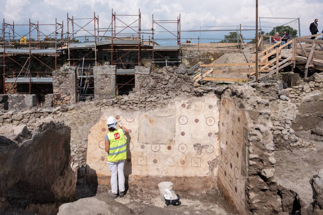 15 dakikada yeryüzünden silinen Pompei'de yeni keşif: Fırına sığınmışlar... 39